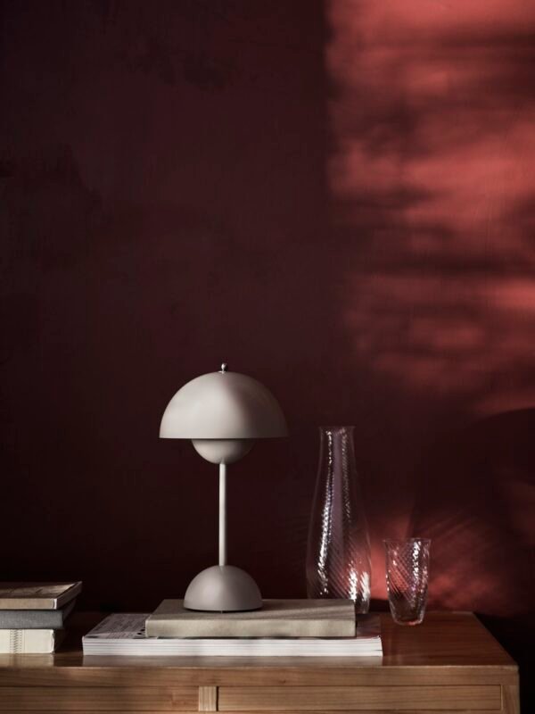 Flowerpot Portable Lamp VP9, Magnetic Charger - Image 4